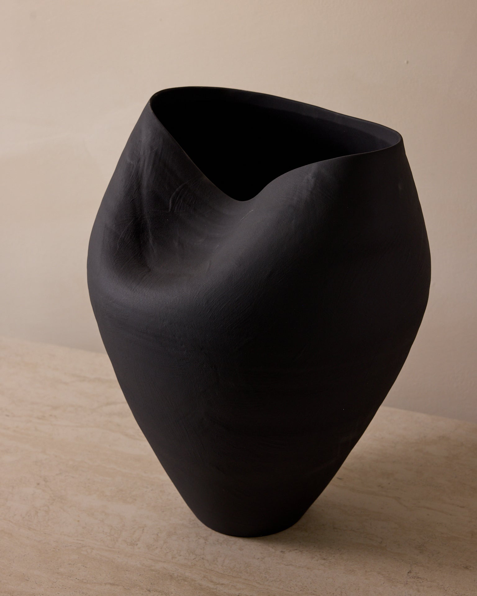 Delamo Vase