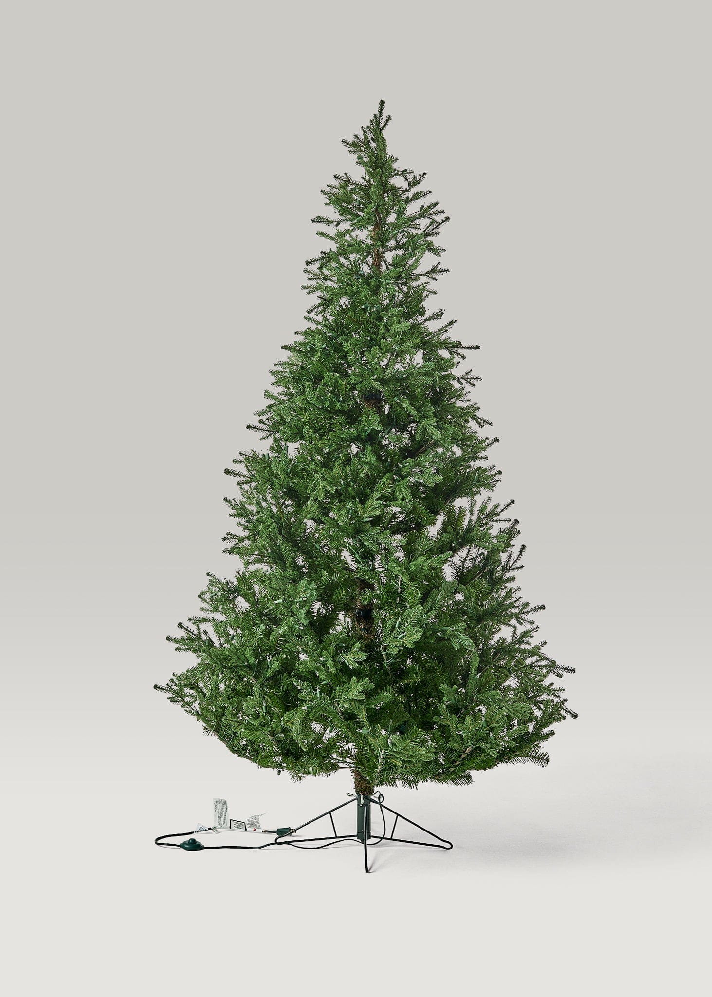 Pre-Lit LED Christmas Tree with White Lights 7.5'