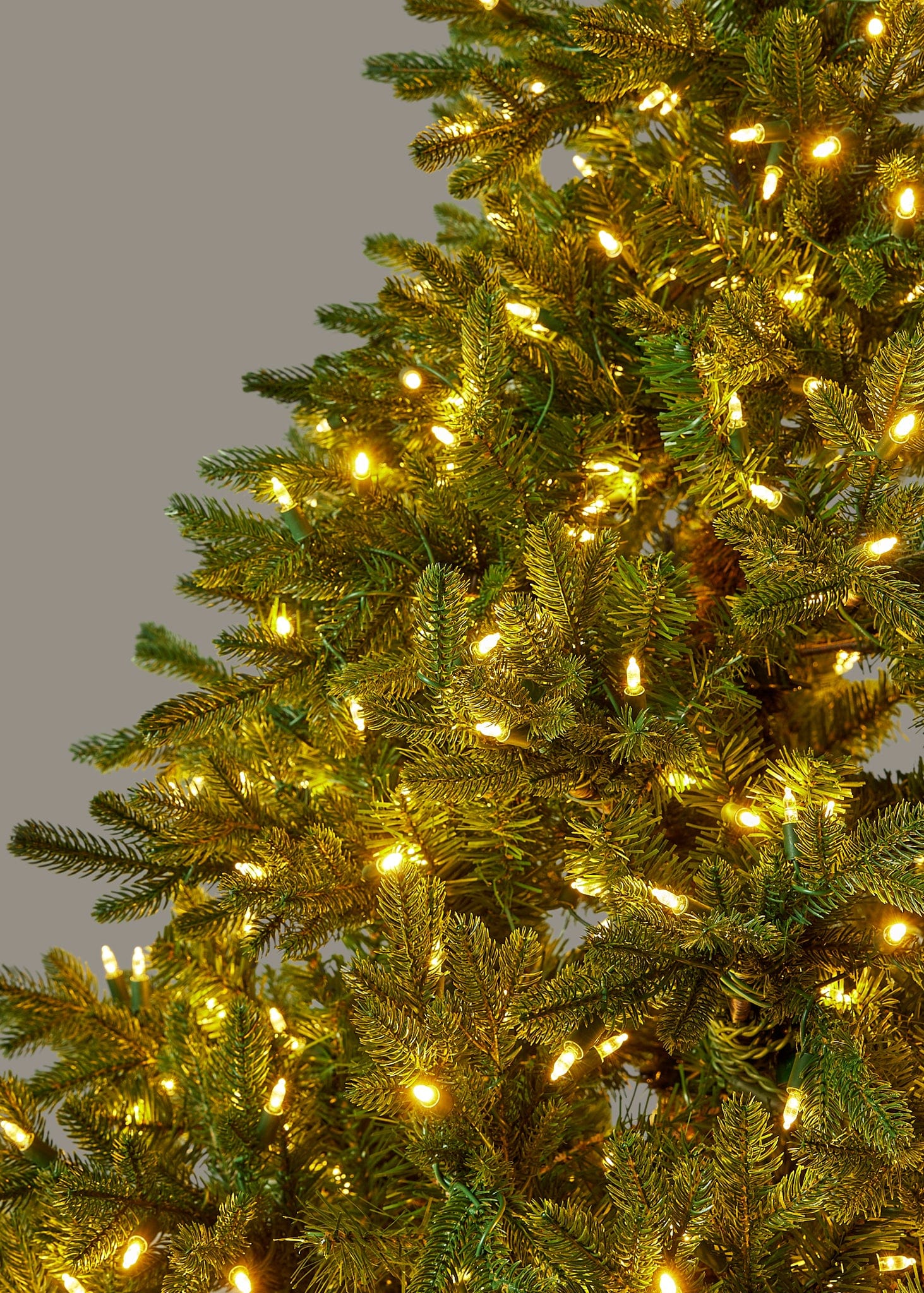 Pre-Lit LED Christmas Tree with White Lights 7.5'