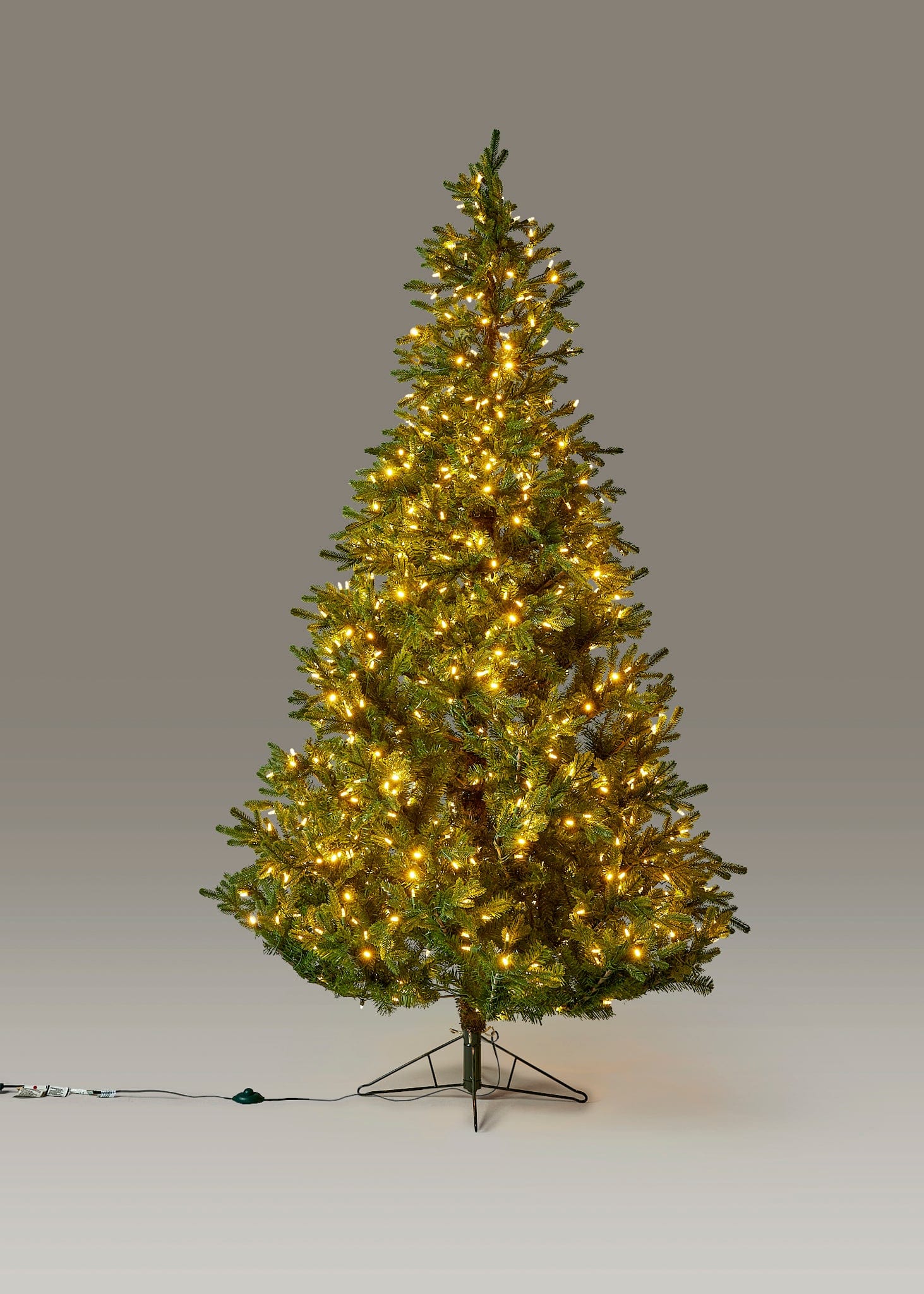 Pre-Lit LED Christmas Tree with White Lights 7.5'